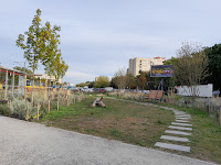 Park kieszonkowy przy przystanku tramwajowym Piaski