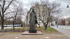 Statue of Roman Dmowski