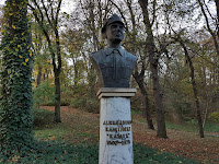 Aleksander Kamiński Monument