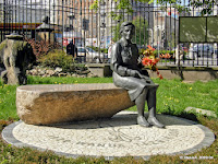 Monument to Wanda Tazbir in Warsaw