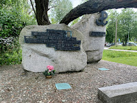 Pomnik upamiętniający akcję oddziału „Osjan” na Lotnisku Bielańskim