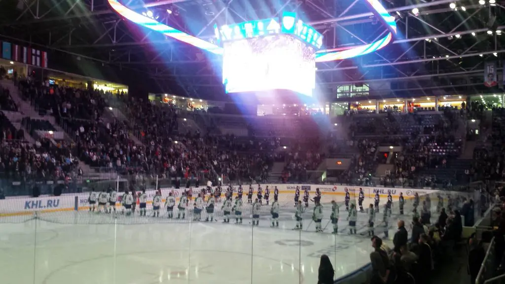 IJshockeywedstrijd in het Zimny-stadion