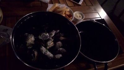 Beer Cafe Belgian - Mussels cu vin alb
