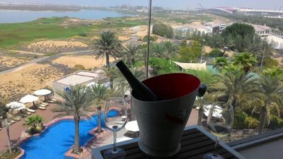 Park Inn Abu Dhabi, Yas Island - Balkon z szampanem