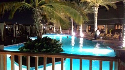 Radisson Blu Yas Island酒店 - 晚上主游泳池