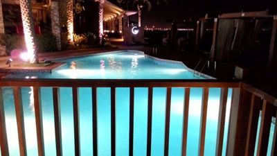 Radisson Blu Yas Island酒店 - 晚上游泳
