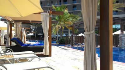 Radisson Blu Yas Island酒店 - 白天游泳池