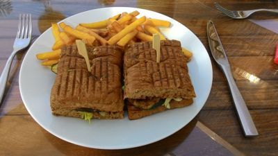 Yas Beach - сандвич