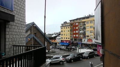 Andorra, surga ski dan bebas bea - Pemandangan kota di Pas de la Casa