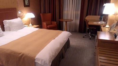 Holiday Inn Afina aeroporti - xonadagi yotoq