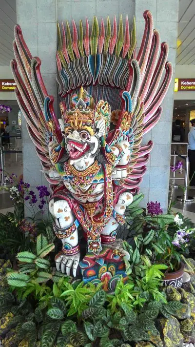 Bali, Indonesisch eiland - Lokale kunst op de luchthaven van Denpasar
