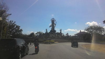 Bali, indonéz sziget - Körforgalom szobrok