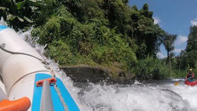 Bali bijeli vodeni rafting - Na brzacima rijeke