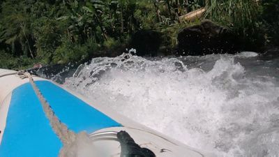 Бали Цагаан Усны Усан Rafting - Голын голдирол дээр