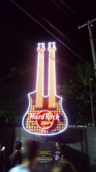 Hard Rock Cafe Bali - Açık işareti