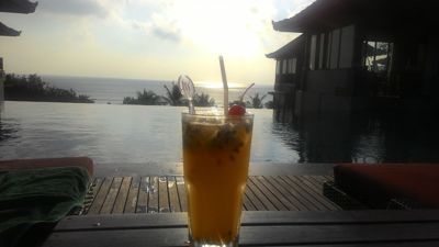Mercure Kuta Beach - Cocktail by the pool with sunset