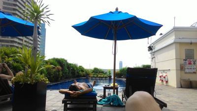 מלון פארק פלאזה סוקהומביט בנגקוק - בריכה על הגג