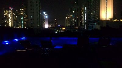 Radisson Blu Plaza Bangkok - Rooftop pool om natten