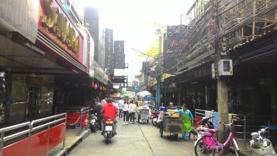 شارع الترفيه سوي كاوبوي - منظر الشارع خلال النهار