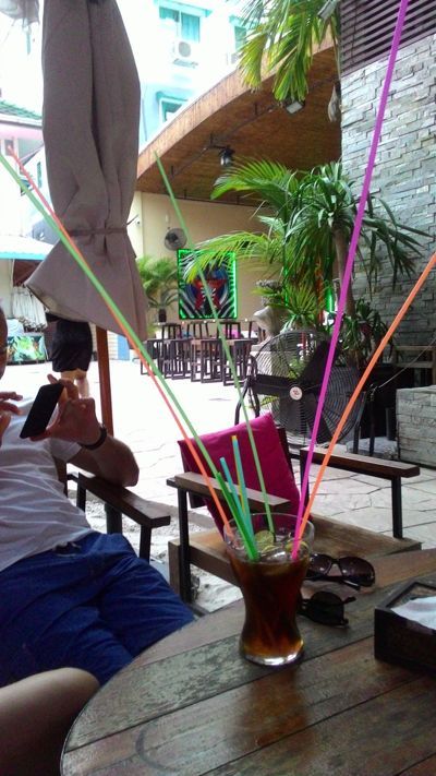 Superflow Beach Club Bangkok - Malaking cocktail