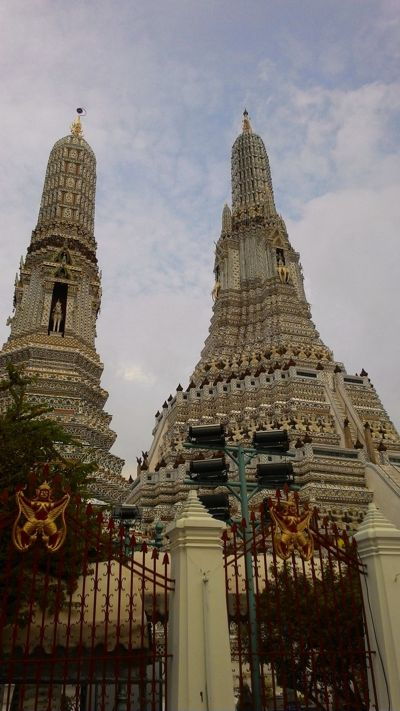 Wat Arun Ratchawararam Ratchawaramahawihan buddhist temple - Kuil utama