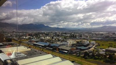 بوغوتا ، العاصمة الكولومبية في الجبل - عرض المدينة صباح اليوم
