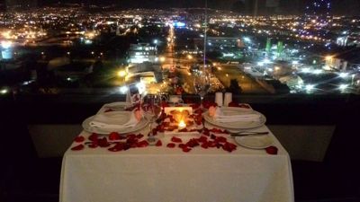Lapangan terbang Radisson AR Bogota - Makan malam romantis dengan pemandangan bandar di tingkat 19