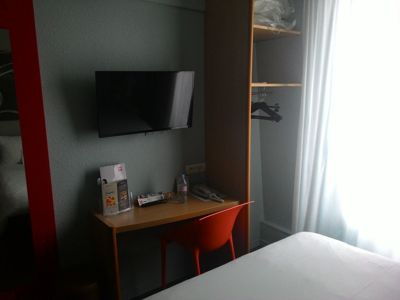 Ubytovacie zariadenie Hotel Ibis Paris Boulogne Billancourt - TV pohľad z postele