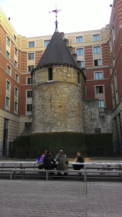 Đặt Sainte Catherine - Tháp thời trung cổ