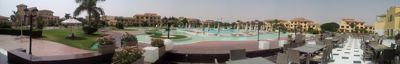 Moevenpick Hotel & Casino Cairo - Media City - Panoramisch zicht op zwembad