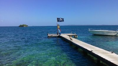 Isla del pirata - Pirate and sea