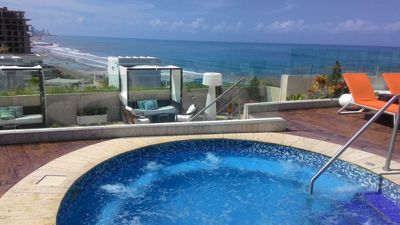 Radisson Cartagena Ocean Pavillon Hotel - Rooftop jacuzzi and beach