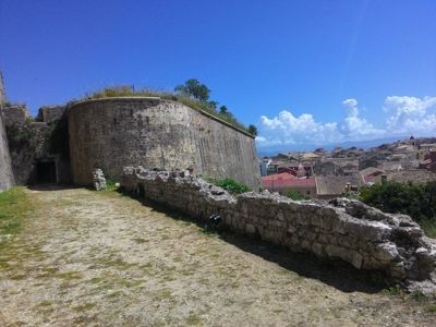 Neue Festung - Blick auf das Hauptgebäude
