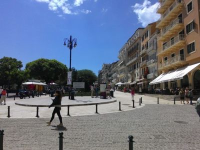 Altstadt Einkaufen Korfu - Eintrittsquadrat