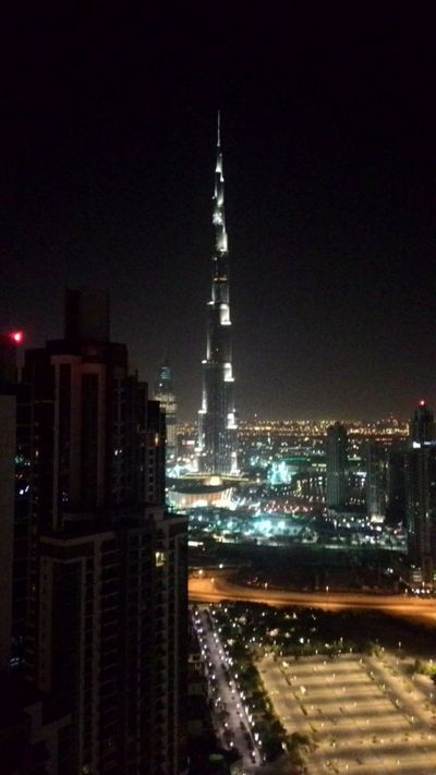 Dubai, Emiratos Arabes Unidos - Vista nocturna de Burj Khalifa