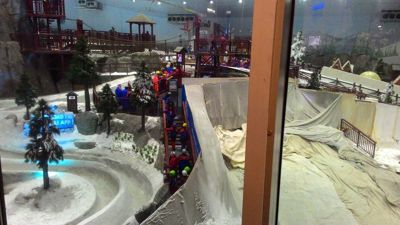 Ski Dubai - Main queue