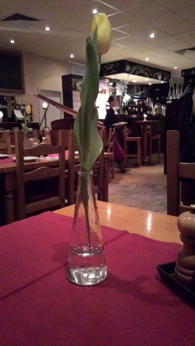 La Cantina Gigante - โต๊ะดอกไม้และมุมมองห้องหลัก
