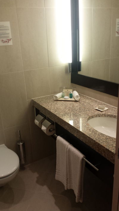 Nikko Hotel - Bilik mandi di hotel Nikko dengan produk mandi yang ditawarkan