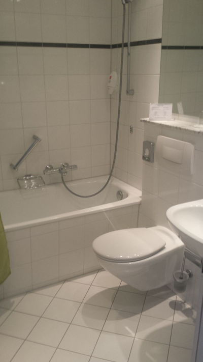 윈드 햄 가든 뒤셀도르프 시티 센터 Koenigsallee - 표준 욕실