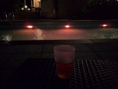 Mercure Hotel Duesseldorf Neuss - Copa de vino junto a la piscina al aire libre