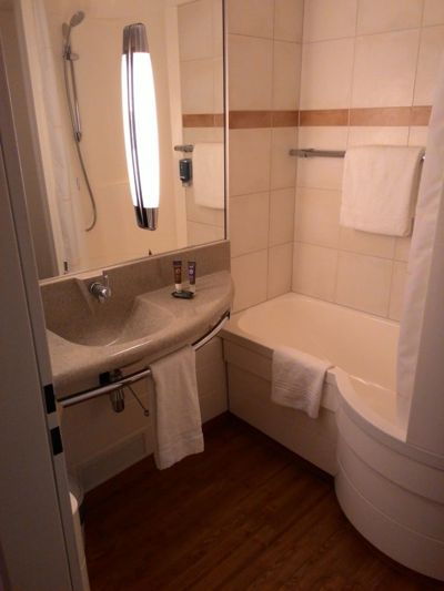 Hotel Novotel Duesseldorf City West -Seestern - bilik mandi en suite