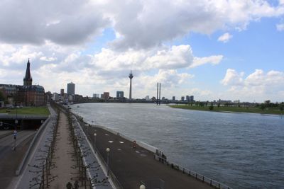 Rhein promenade - ნახვა მთელ პრომენადზე