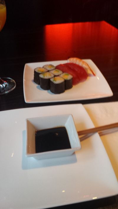 Tokyo Lounge - Sushi cu sos teriyaki (dulce)