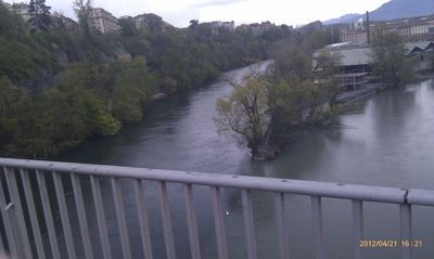 Genf, Schweiz - Zwei Flüsse (blaue Rhone und grüne Arve) Mischen in Genf