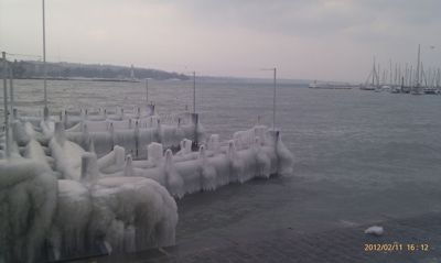 Ginebra, Suitza - Icy lake shore