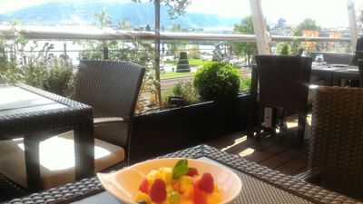 Grand Hotel Kempinski Geneva - Fruitsalade met uitzicht op het meer
