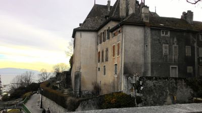 Day trip to Nyon - Uphill medieval buildings