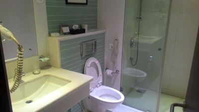 Country Inn & Suites By Carlson Goa Panjim - Toilet болон угаалгын өрөө