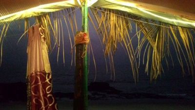 Cabane et cabanes de plage du Tantra - Après le coucher de soleil