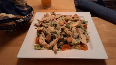 Crowne Plaza Heidelberg - Salad Caesar kecil dengan ayam